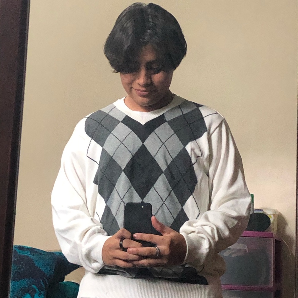 White/black/grey Van Heusen sweater